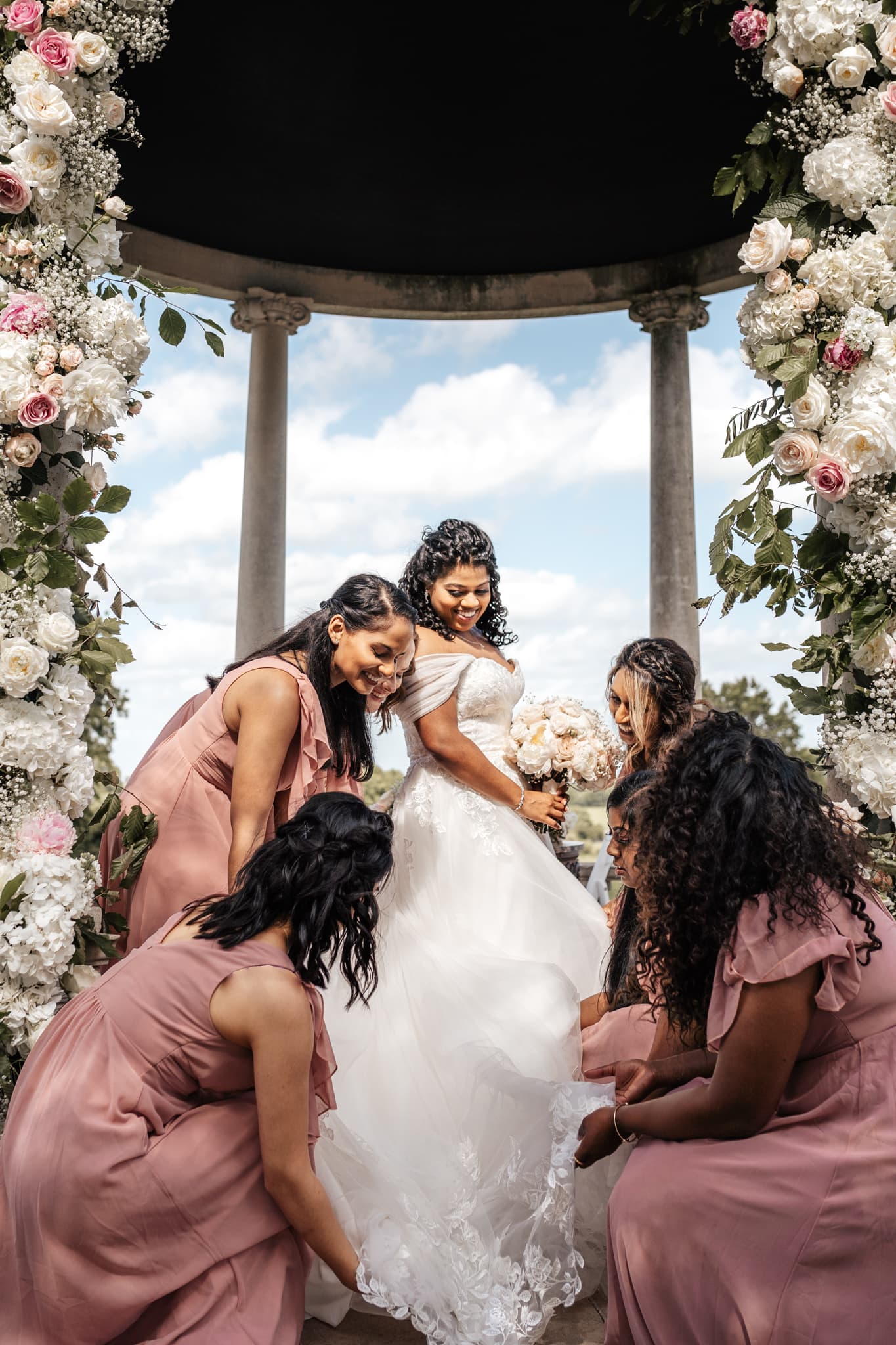 Froyle Park Wedding bridesmaids